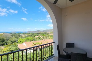 Outdoor dining - Stunning Oceanview Condo w/ Exceptional Views & Resort-Style Amenities (Coco)
