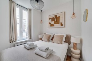 1 bedroom, laptop workspace, iron/ironing board, bed sheets - Charming Apartment Invalides Eiffel Tower (Paris)