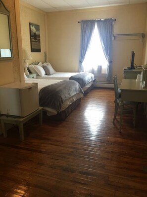 Deluxe Double Room - Essex House and Tavern (Island Pond)