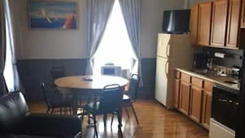 Luxury Suite | Private kitchen | Highchair