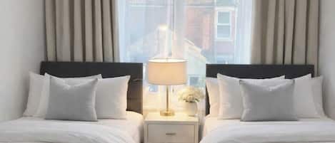 3 bedrooms, iron/ironing board, WiFi, bed sheets
