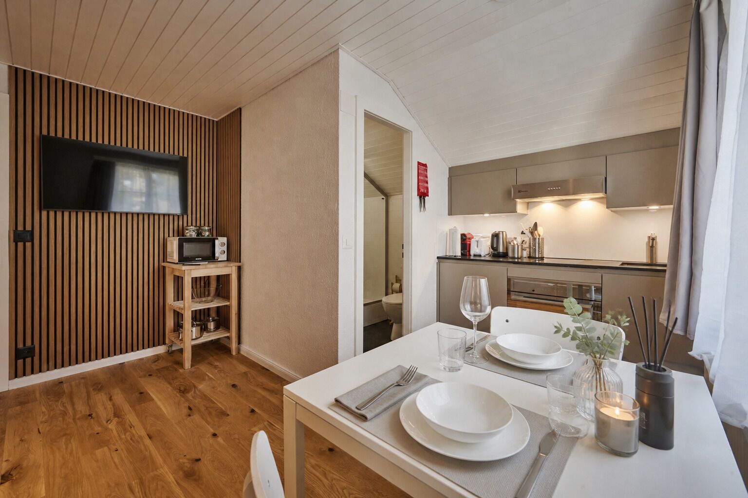 Deluxe Apartment, 1 Bedroom, Non Smoking, City View | Living area