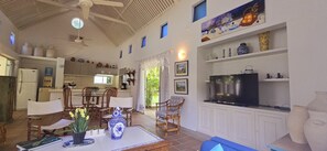 TV - Club Puerto Peñalisa beautiful five bedroom country house. (Cundinamarca)