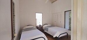 4 chambres, fer et planche à repasser, draps fournis