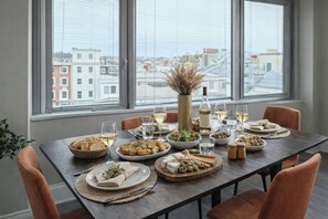 Dining - Luxury 2BR Brighton | Walk to the Lanes + Beach (Brighton and Hove)