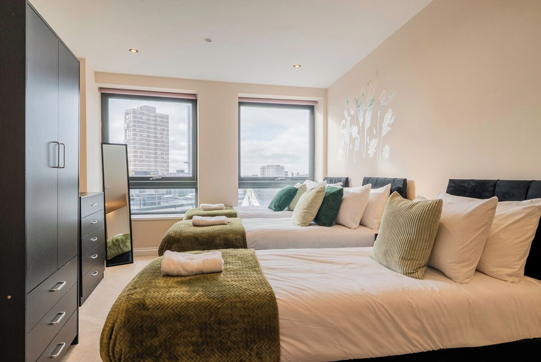 3 bedrooms, iron/ironing board, free WiFi, bed sheets