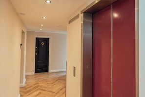 Interior - Luxury 3BR Brighton Centre | City Views | Sleeps 9 (Brighton and Hove)
