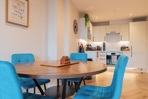 Dining - Luxury 3BR Brighton Centre | City Views | Sleeps 9 (Brighton and Hove)