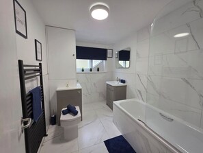 Hair dryer, towels - City Views I 2BR Sleeps 7 I The Heart of Brighton (Brighton and Hove)