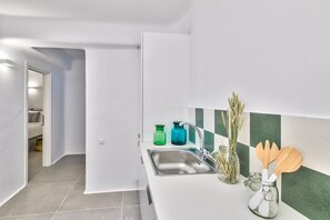 Fridge, oven, stovetop, coffee/tea maker - Villa Hydrionae, Divine Sea Views, Private Furnished Terrace, Shared Pool,. (Mykonos)