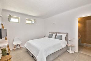 4 bedrooms, in-room safe, iron/ironing board, travel cot - Villa Hydrionae, Divine Sea Views, Private Furnished Terrace, Shared Pool,. (Mykonos)