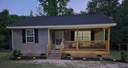 Modern 2BR/1BA Whiteville NC / 20 min to lake 35 min to beaches!