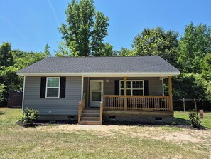 Exterior - Modern 2BR/1BA Whiteville NC / 20 min to lake 35 min to beaches! (Whiteville)