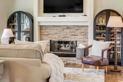 Ridgemont Hall! Grand Mountain Home w/ Peak Views