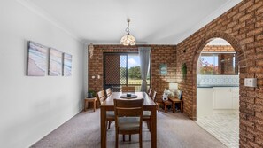 Dining - Coastal Comfort on Boyd (WOORIM)