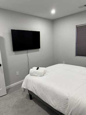 5 bedrooms, iron/ironing board, WiFi, bed sheets