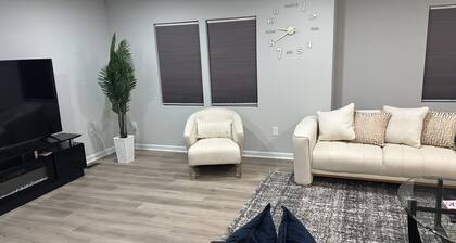 Spacious 5-bedroom house in perfect Bowie with cool AC and gym