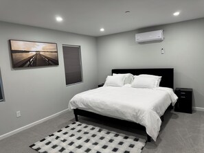 5 bedrooms, iron/ironing board, WiFi, bed sheets - Spacious 5-bedroom house in perfect Bowie with cool AC and gym (Bowie)