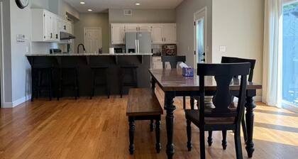 Sleeps 10 - Bright&Cozy - World Cup Getaway