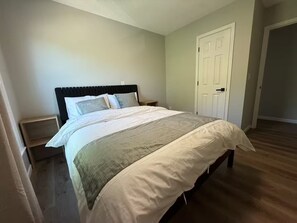4 bedrooms, desk, free WiFi, bed sheets