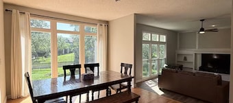 Sleeps 10 - Bright&Cozy - World Cup Getaway