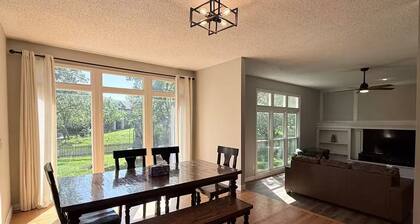 Sleeps 10 - Bright&Cozy - World Cup Getaway