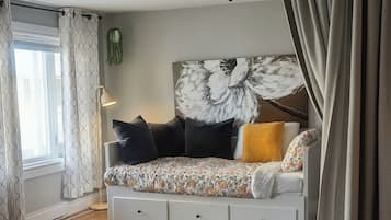 TV connectée, livres, médiathèque