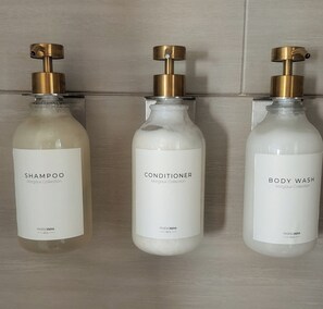 Three bottles of shampoo, conditioner, and body wash from the Margaux Collection, each with a pump dispenser and a 16oz volume. - In the heart of old Lévis! Close to the ferry that will take you to Old Quebec! (Lévis)