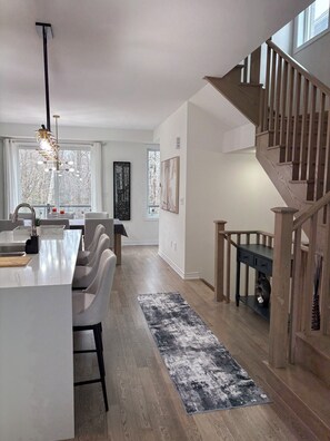 Dining - Relaxing Ravine Retreat a Rare Find!! (Brampton)