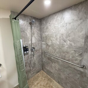 Shower, towels, soap, toilet paper - Lil Vacays • 2 Queen Room • Walk to Beach (Hallandale Beach)