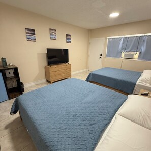 1 bedroom, iron/ironing board, free WiFi, bed sheets - Lil Vacays • 2 Queen Room • Walk to Beach (Hallandale Beach)