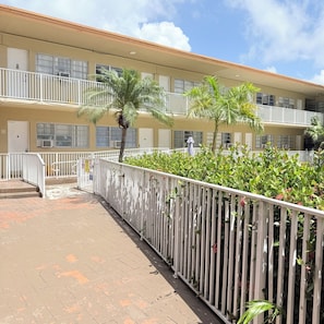 Property grounds - Beachy 2 Queen Room, AC, Near Aventura & Beach (Hallandale Beach)