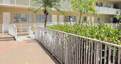 Lil Vacays • 2 Queen Room • Walk to Beach
