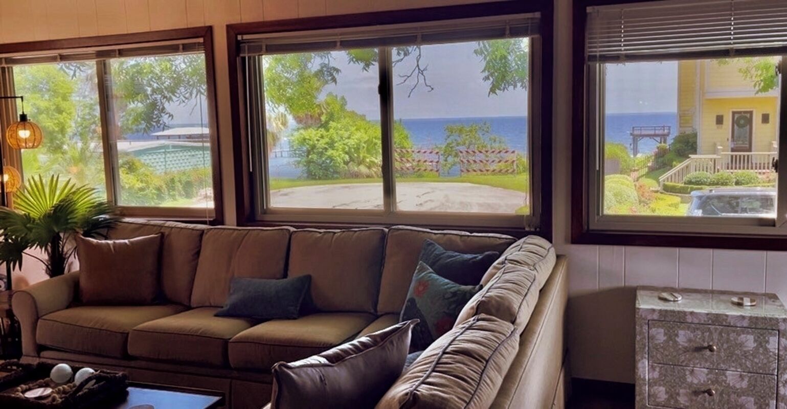 Smart TV, fireplace, stereo