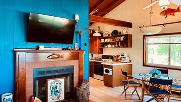 Smart TV, fireplace, stereo
