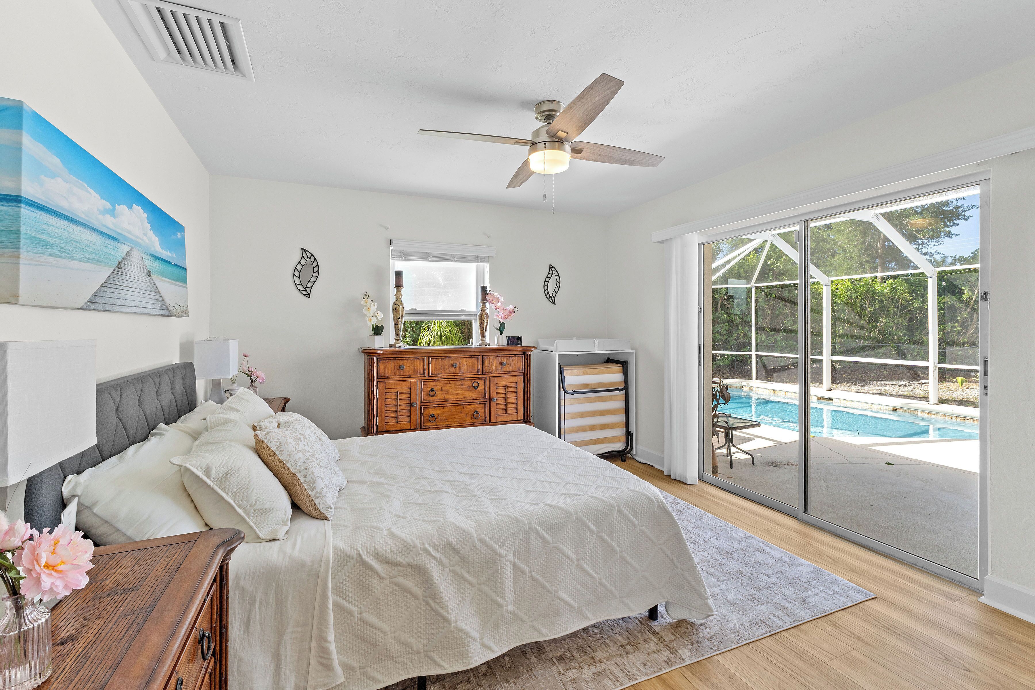 3 habitaciones, tabla de planchar con plancha, wifi y ropa de cama 