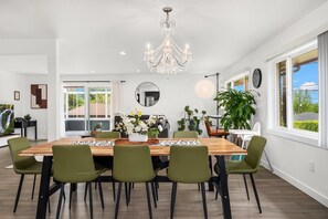 Dining - Remodelled Spacious House w/EV Charger, AC & near UW (Seattle)