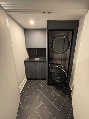 Interior - Rare Yorkville Detached House with Parking and Hot Tub (Toronto)