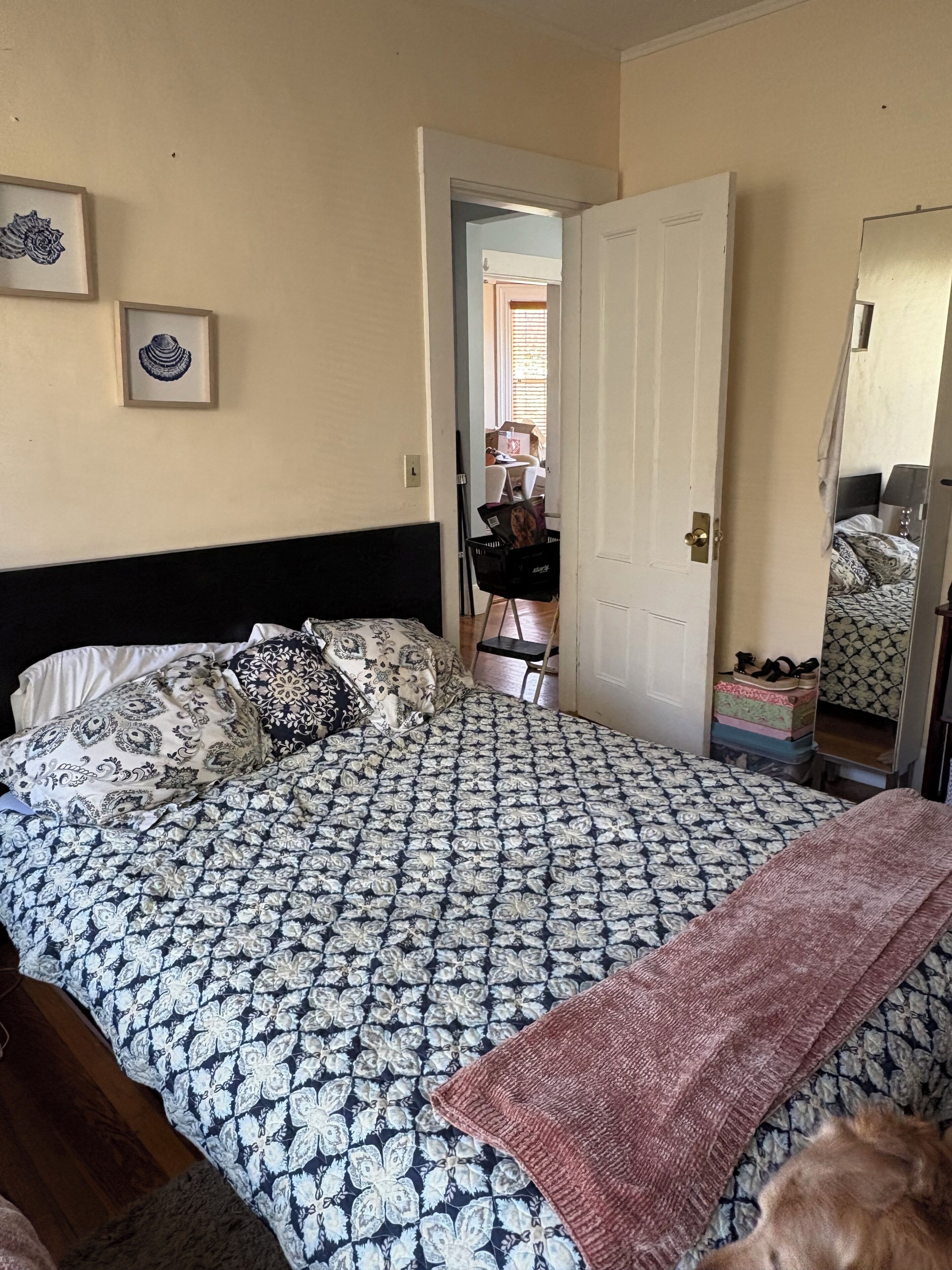3 habitaciones, tabla de planchar con plancha, wifi y ropa de cama 