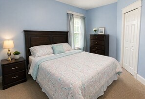 Room - Large 3 Bed Boulevard Park Apartment ★ Near All (Erie)