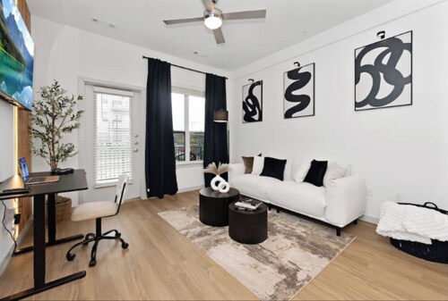 Modern 1BR NEAR BOSTON w/ POOL & Gym