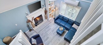 Cozy 4-bedroom chalet in The Hideout pet friendly with AC