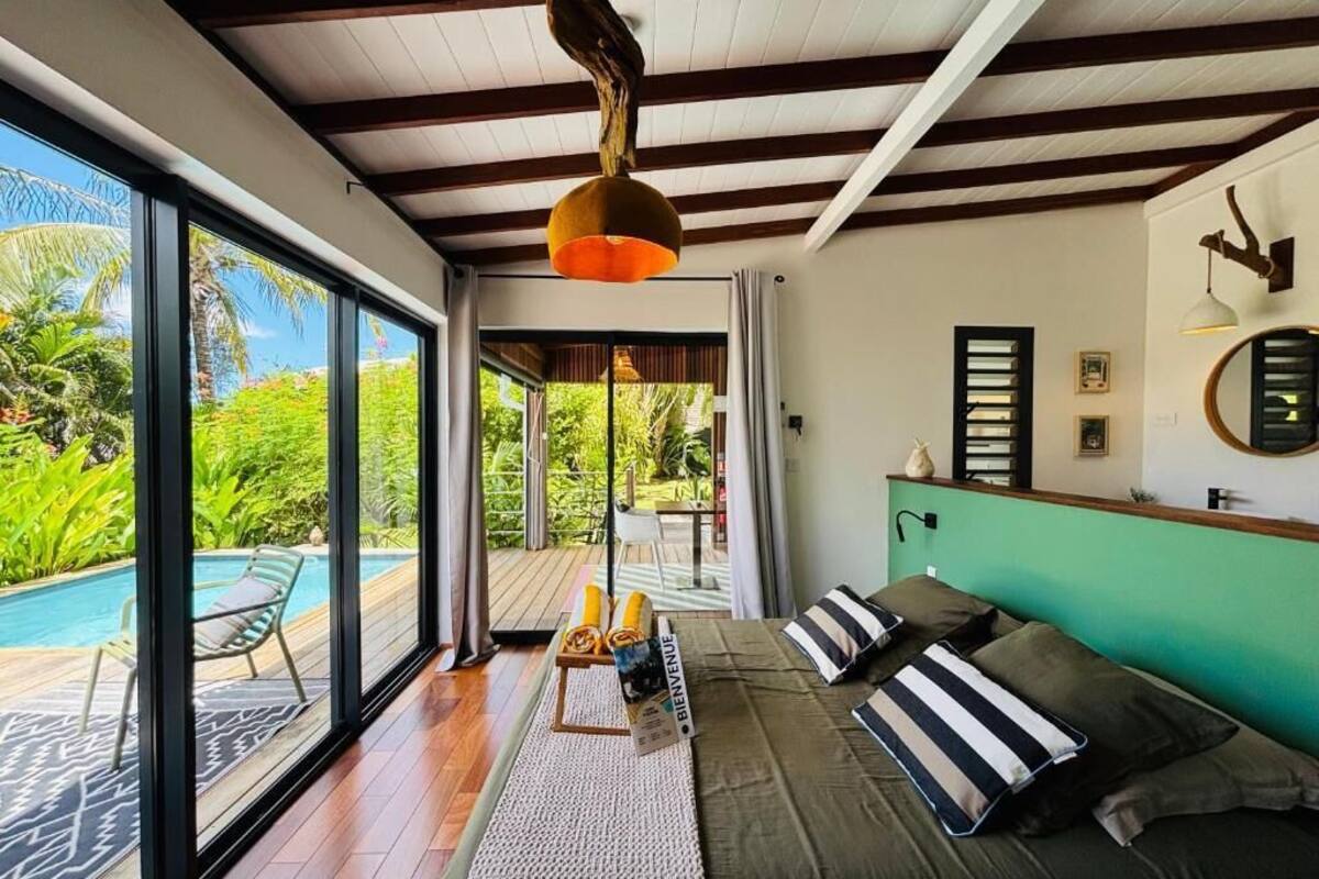 Bungalow, privat basseng, bassengutsikt | Blendingsgardiner, strykejern/-brett og wi-fi (inkludert)