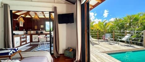 Cortinas opacas, tabla de planchar con plancha, wifi gratis