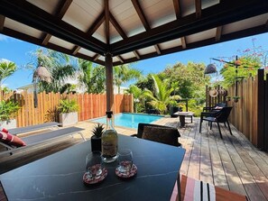 Bungalow, hồ bơi riêng, quang cảnh hồ bơi | Khu ẩm thực ngoài trời