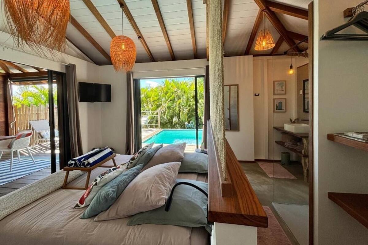 Bungalow, privat basseng, bassengutsikt | Blendingsgardiner, strykejern/-brett og wi-fi (inkludert)