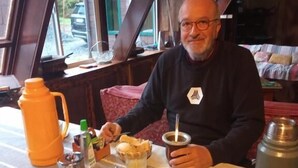 A dining table with breakfast items, a thermos, and a mug. - Hostal La Minga (Chaiten)