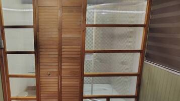 Kamar Double Basic, pemandangan kebun | Kamar mandi