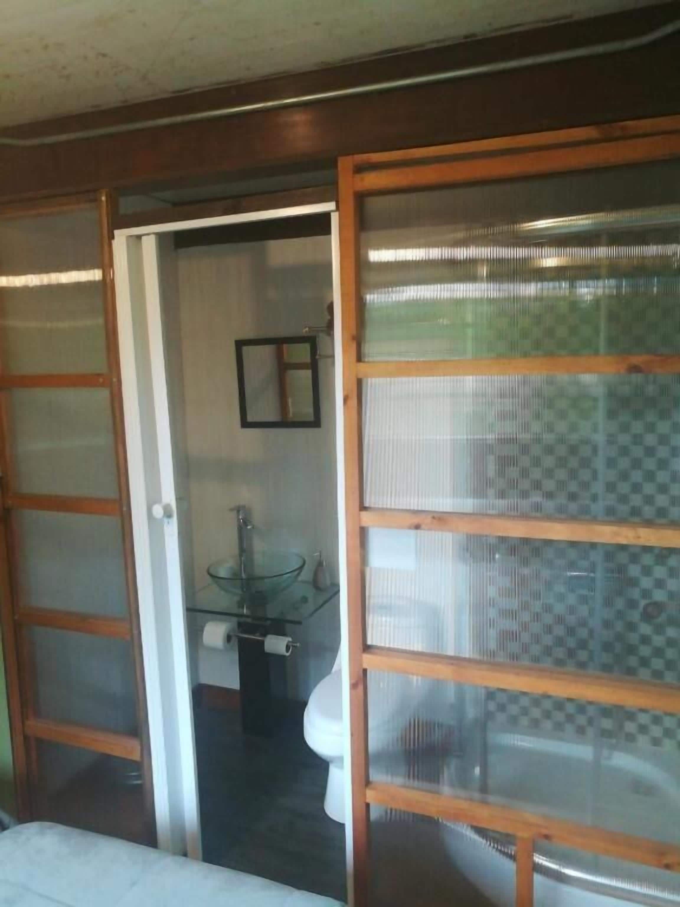 Basic-Doppelzimmer, Gartenblick | Badezimmer