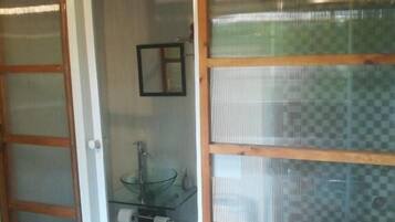 Basic-Doppelzimmer, Gartenblick | Badezimmer